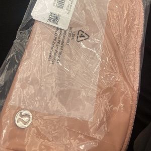 Lululemon Everywhere Belt bag